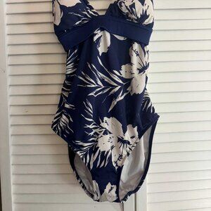 Venus Woman's one piece Bathing suit